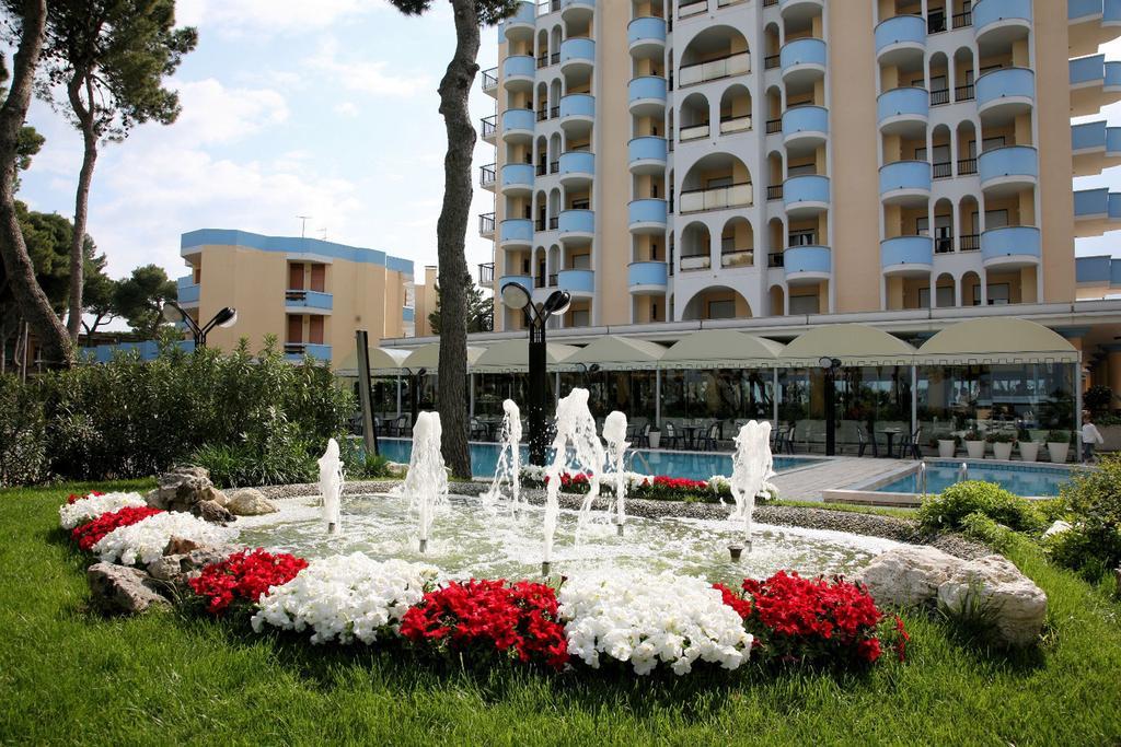 Hotel Parco Dei Principi Джулианова Экстерьер фото